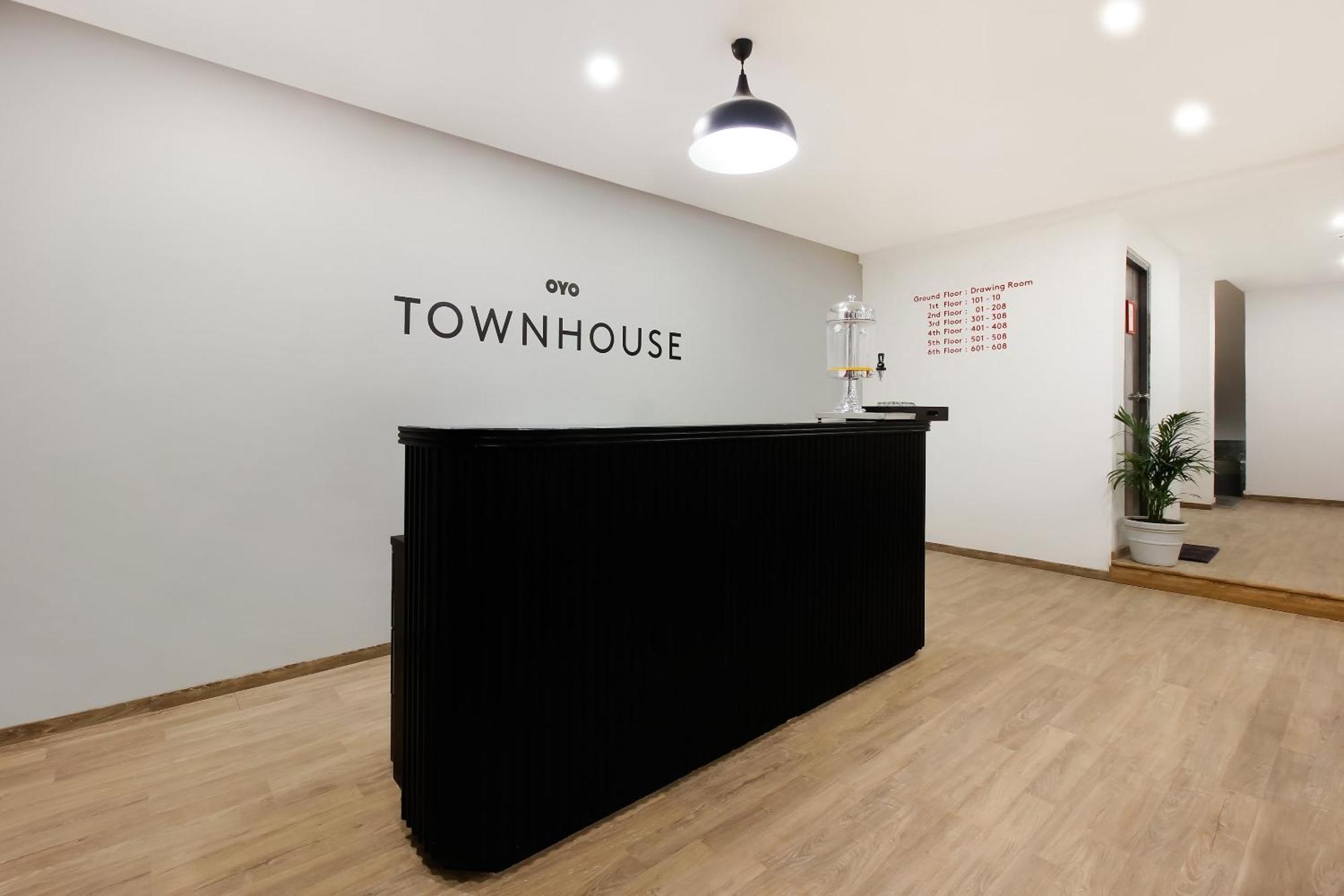 Super Townhouse The Cinco Hotel Near Esi Hospital Hyderabad Exterior foto