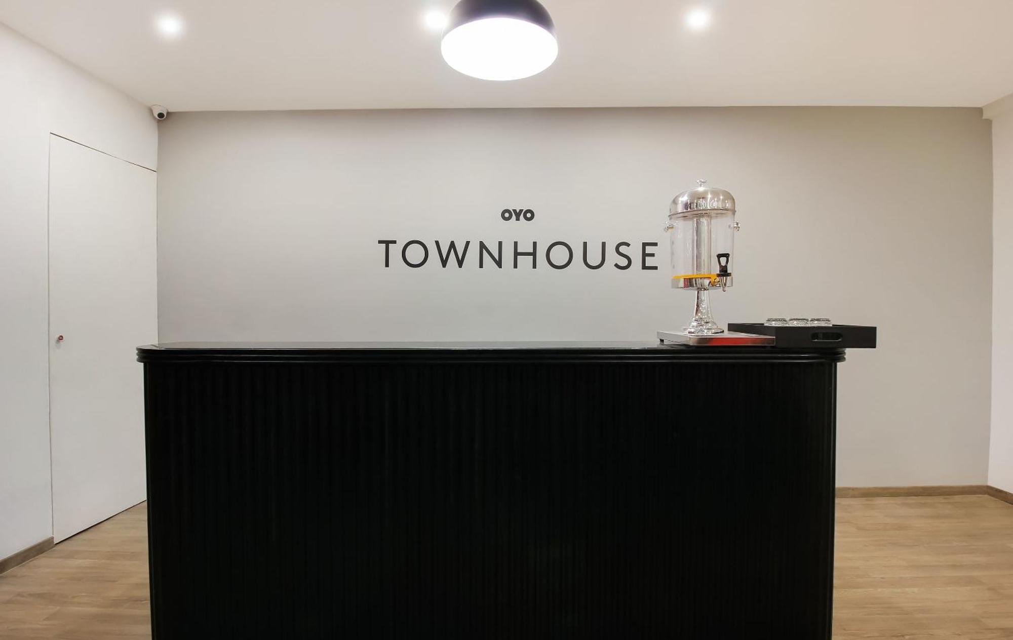 Super Townhouse The Cinco Hotel Near Esi Hospital Hyderabad Exterior foto