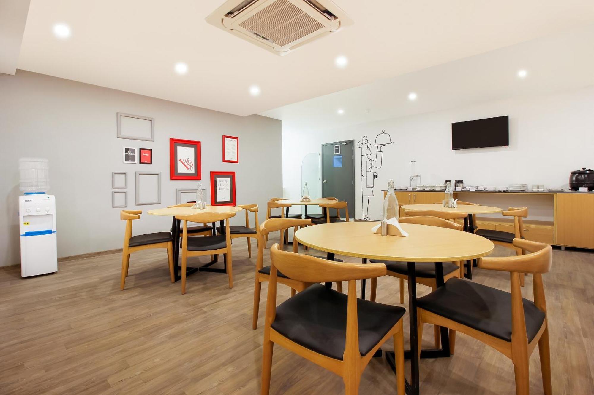 Super Townhouse The Cinco Hotel Near Esi Hospital Hyderabad Exterior foto