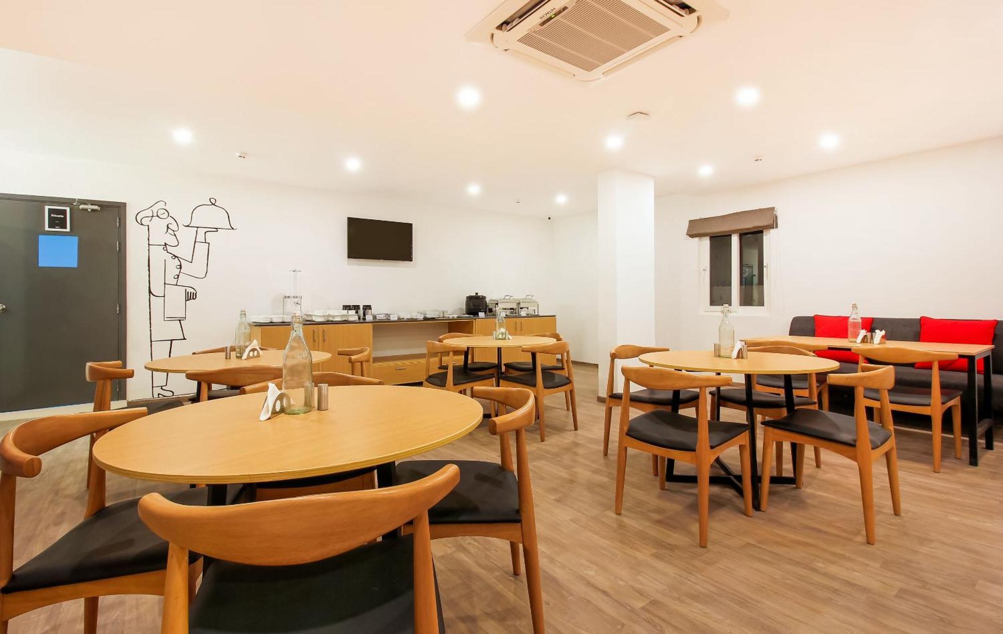 Super Townhouse The Cinco Hotel Near Esi Hospital Hyderabad Exterior foto