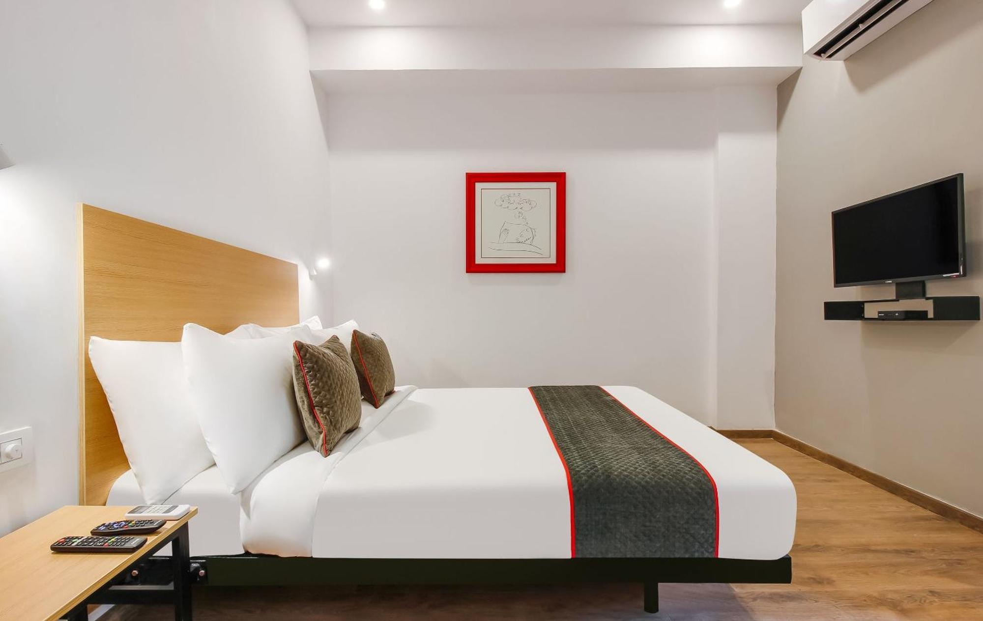 Super Townhouse The Cinco Hotel Near Esi Hospital Hyderabad Exterior foto