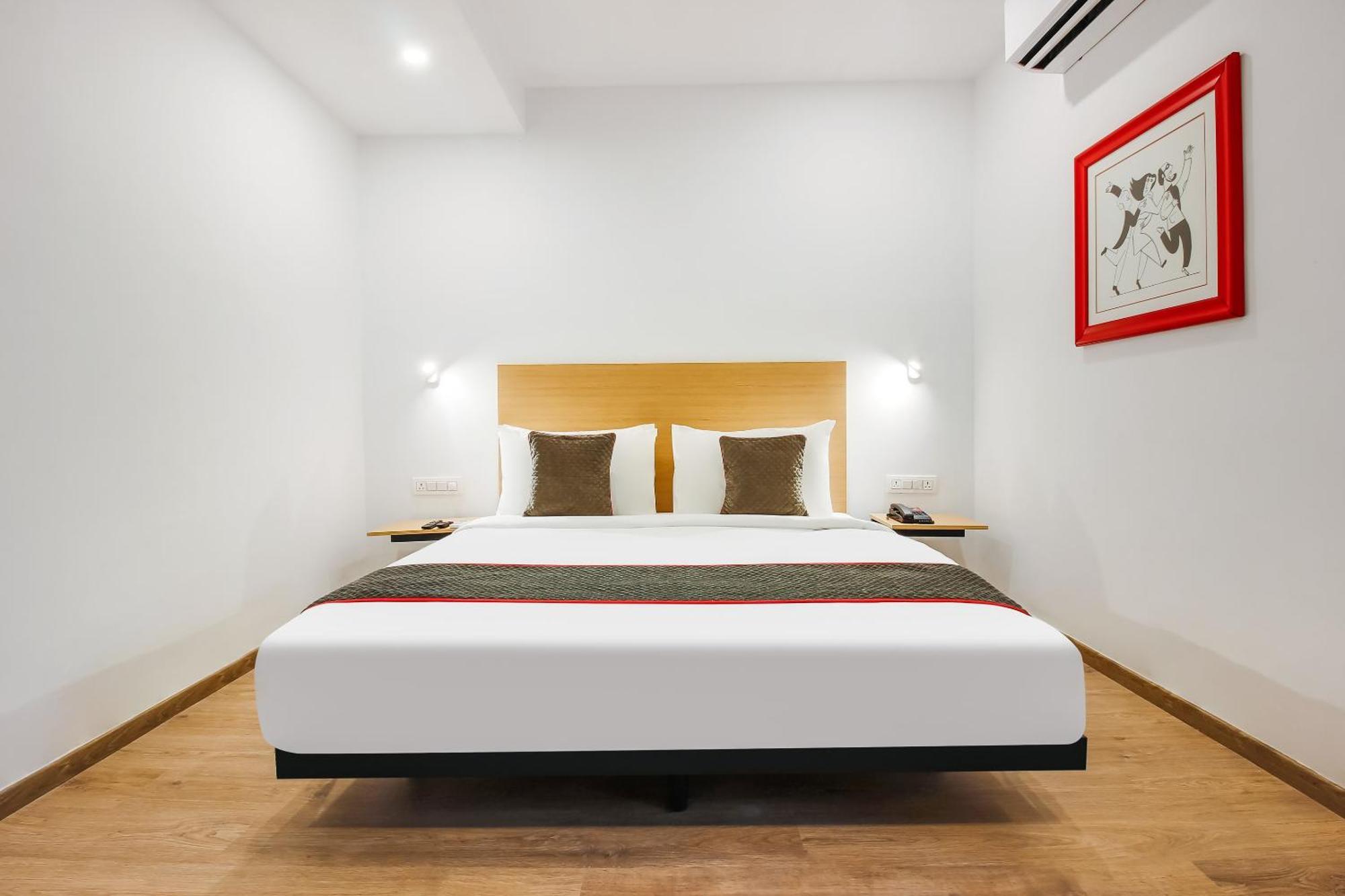Super Townhouse The Cinco Hotel Near Esi Hospital Hyderabad Exterior foto