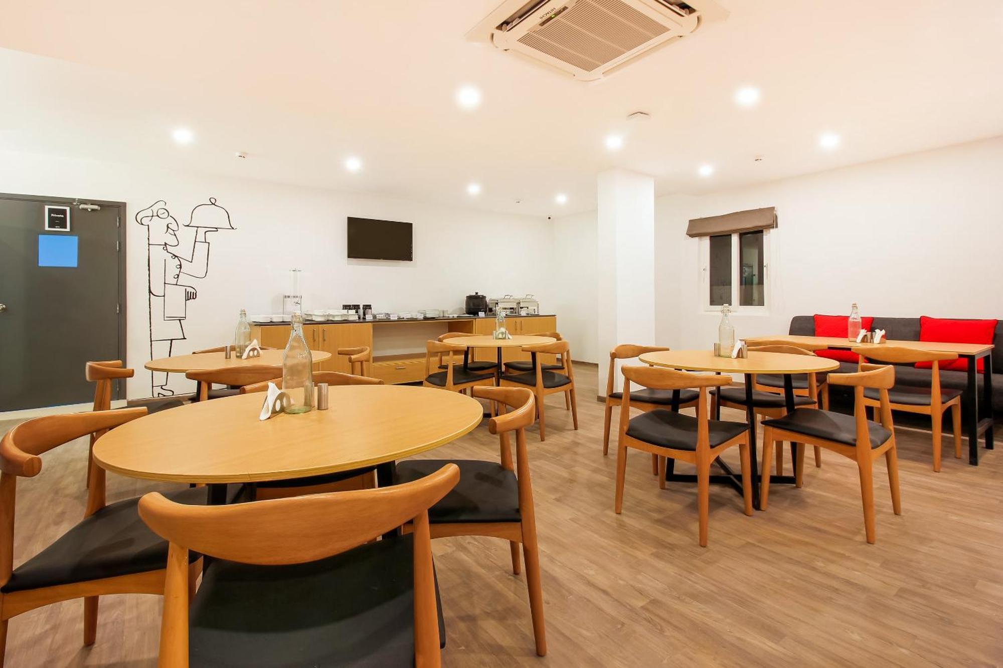 Super Townhouse The Cinco Hotel Near Esi Hospital Hyderabad Exterior foto