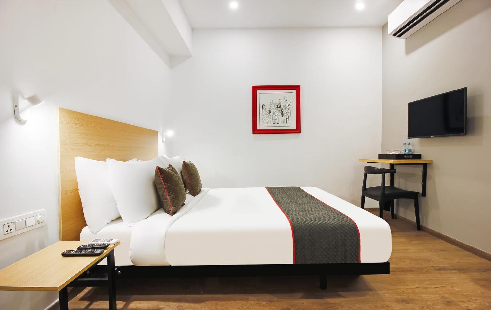 Super Townhouse The Cinco Hotel Near Esi Hospital Hyderabad Exterior foto