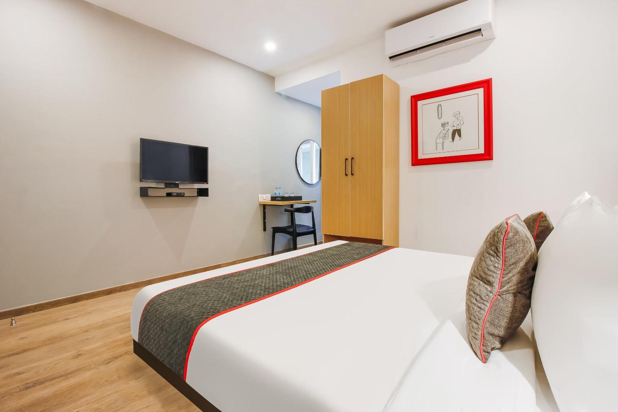 Super Townhouse The Cinco Hotel Near Esi Hospital Hyderabad Exterior foto
