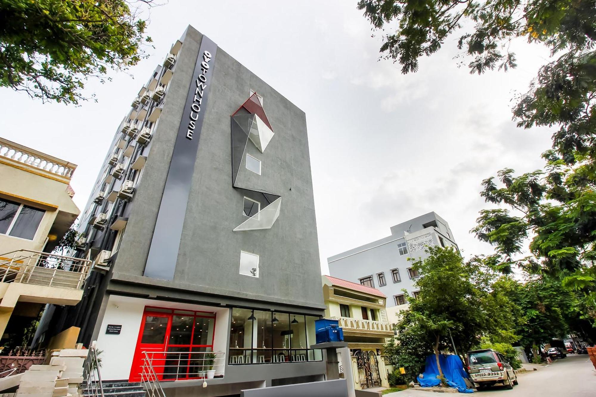 Super Townhouse The Cinco Hotel Near Esi Hospital Hyderabad Exterior foto